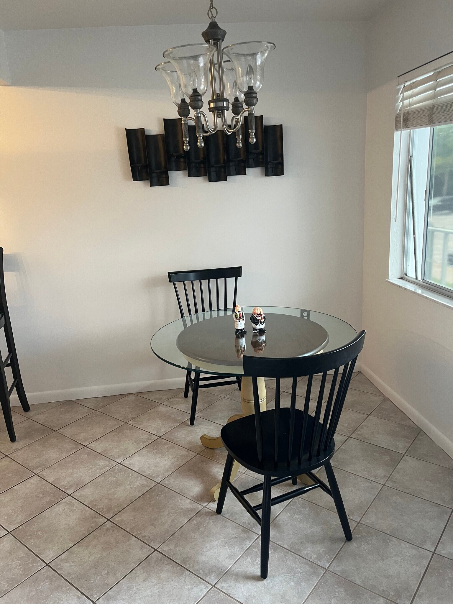 Dining area - 8396 111th St