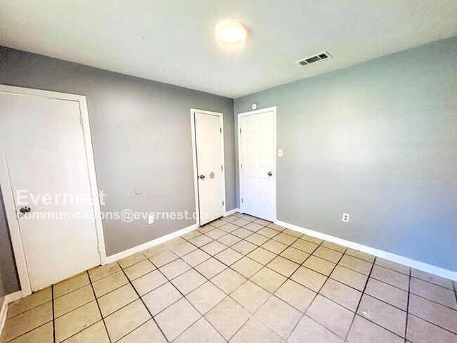 Building Photo - 6564 Abraham Lincoln Dr