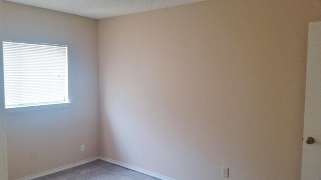 Building Photo - 9742 Misty Plain Dr