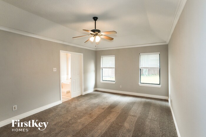 Building Photo - 2512 Meadowview Dr