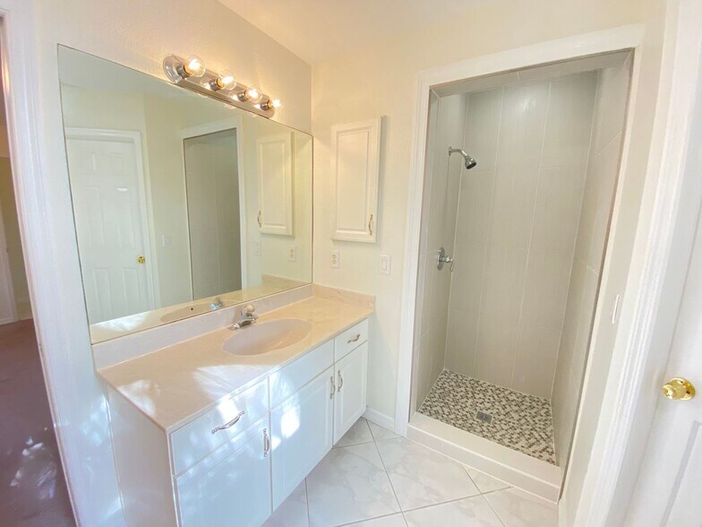 Building Photo - Wonderful 3/2 Home in the Arbor Club Community!