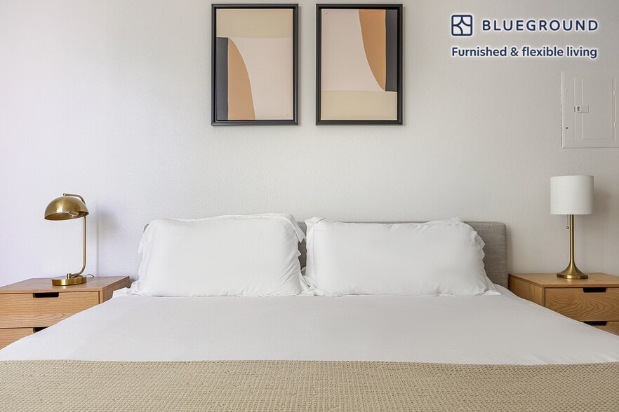 Building Photo - 13603 Marina Pointe Dr