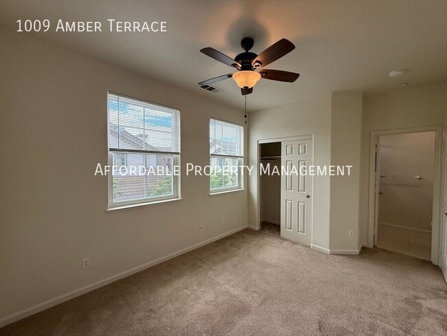 Building Photo - 1009 Amber Terrace