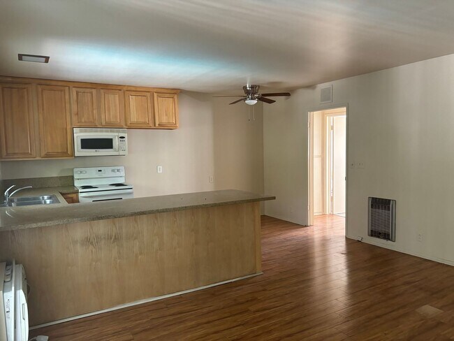 Interior Photo - Fulton, 6930