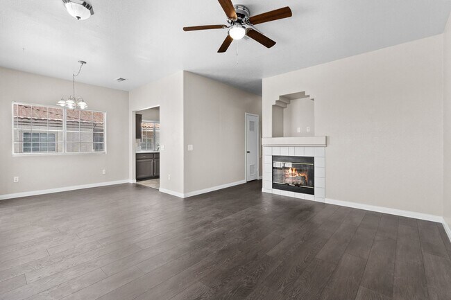 Building Photo - Gorgeous 2 Bedroom Townhome with attached ...
