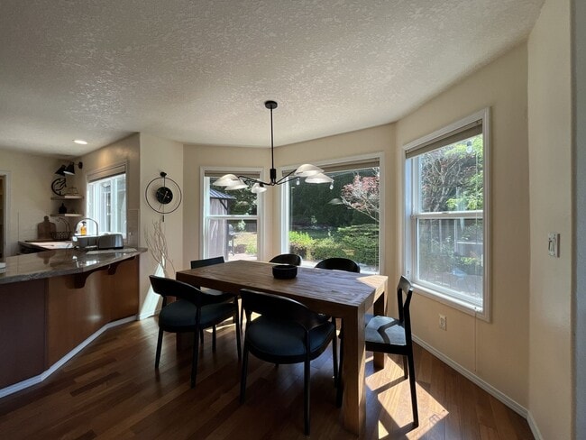 Building Photo - Stunning Bull Mountain Home with Gourmet Kitchen & Luxurious Primary Suite Retreat