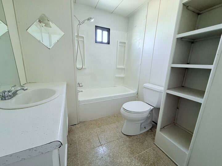 Building Photo - 3601 E Wyoming Ave