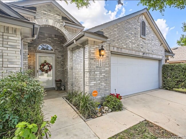 Building Photo - 2723 Montebello
