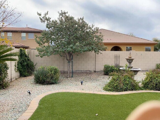 Building Photo - 2971 E Ridgewood Ln