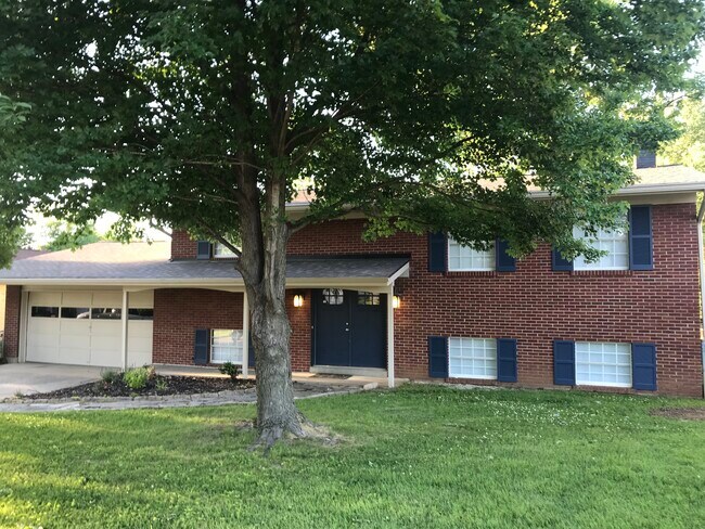 Primary Photo - 1032 Wedgewood Dr