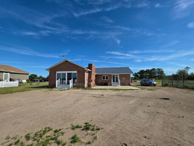 Building Photo - 22931 Steele Dr