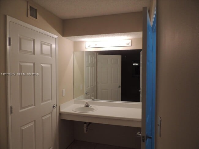 Building Photo - 2600 S University Dr