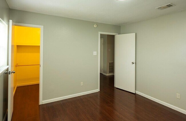 Building Photo - 10522 Clear Cove Ln