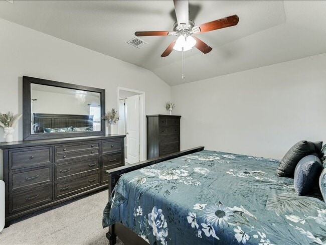 Building Photo - 725 Pinnacle Dr