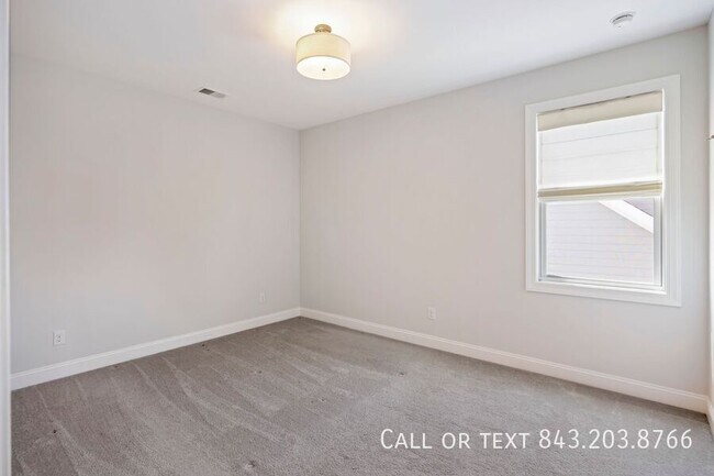 Building Photo - 2219 Midden Dr
