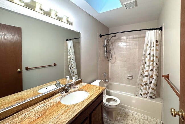 Building Photo - 12941 NE 71st St