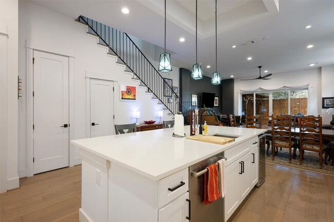 Building Photo - 1136 Adele St