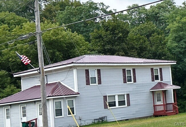 Building Photo - 335 Church St