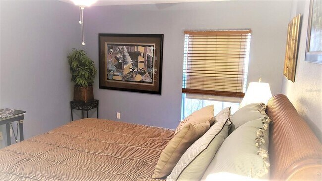 Building Photo - 8804 Manor Loop