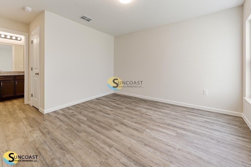 Building Photo - 24 Raintree Pl