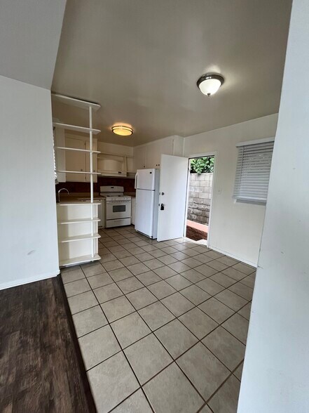 Building Photo - 956 Eucalyptus Dr