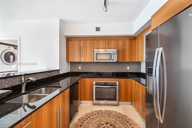 Building Photo - 325 S Biscayne Blvd