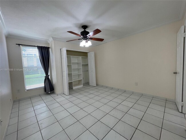 Building Photo - 10361 N Kendall Dr