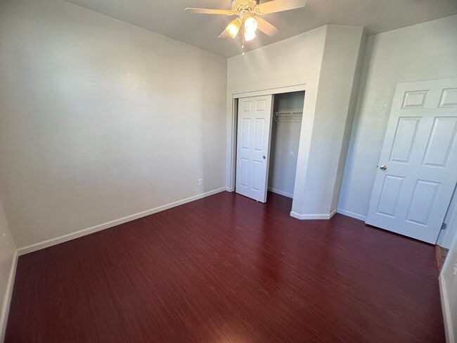 Building Photo - Stonelake Community - Four Bedroom!