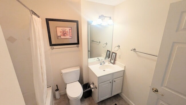 Building Photo - 750 N Tamiami Trl