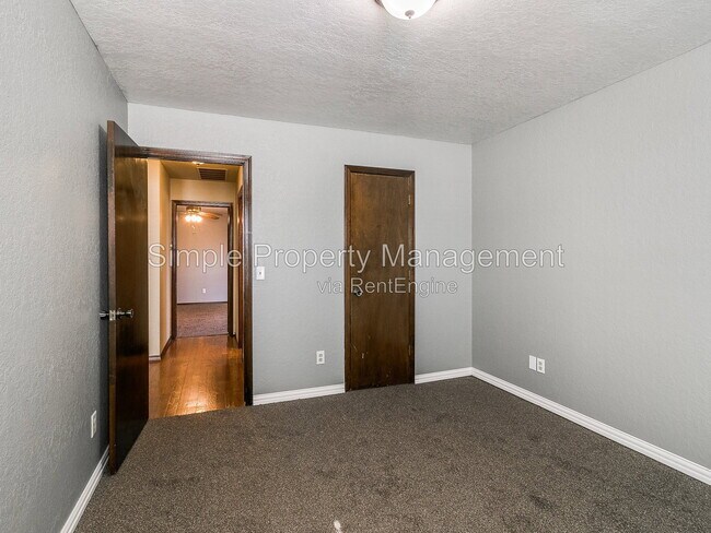 Building Photo - 3837 Sunward Cir