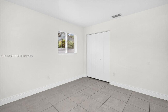 Building Photo - 1550 NE 131st Ln