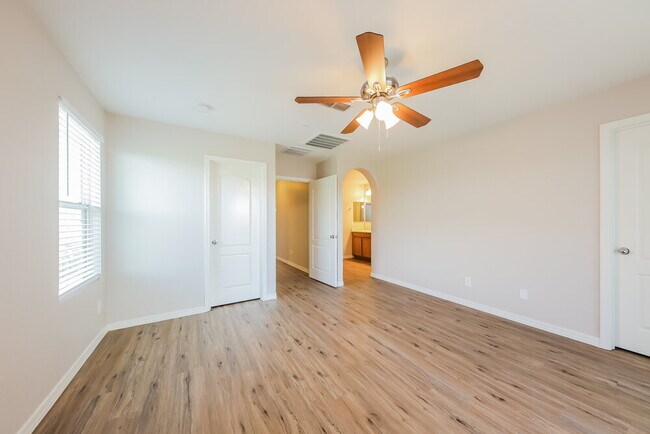 Building Photo - 12537 W Via Dona Rd