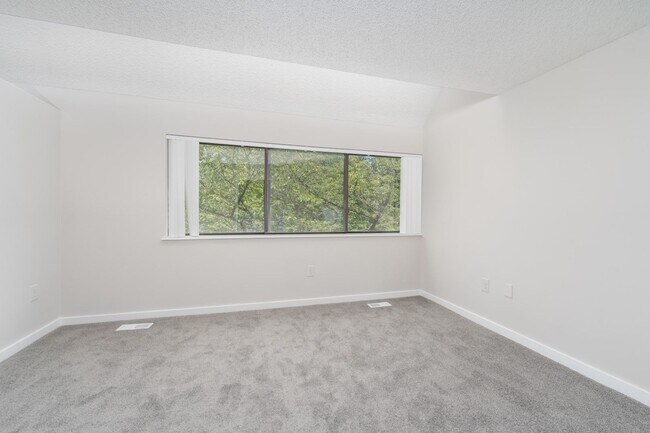 Building Photo - 2218 Clove Terrace