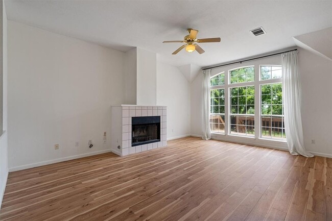 Building Photo - 100 Parque Cir