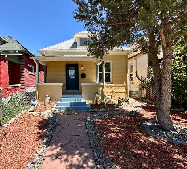 Building Photo - 3 Bedroom 2 Full Bath Renovated Single Fam...