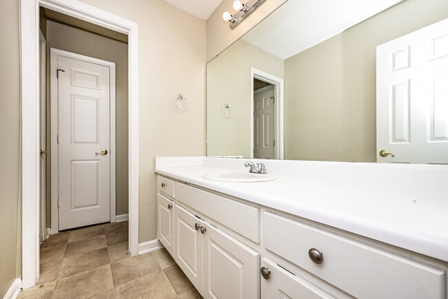 Building Photo - Fantastic 3bd/1.5ba home! Let yourself in!