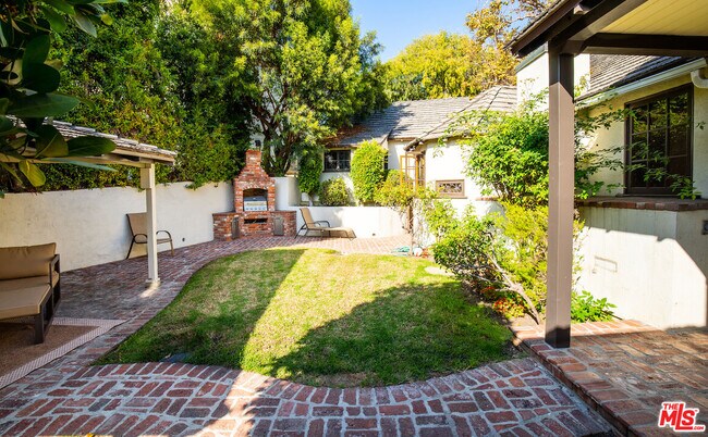 Building Photo - 2771 Club Dr