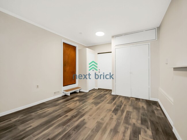 Building Photo - 4 Bed 2.5 Bath Single-Family House at the ...