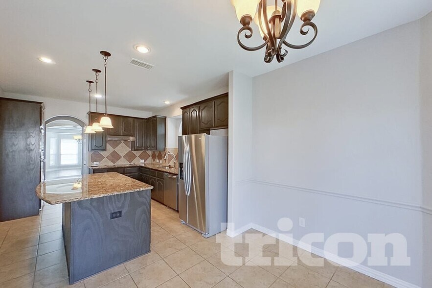 Building Photo - 131 Lake Trail Dr