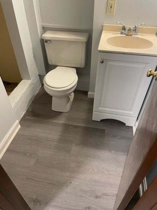 Building Photo - 27 Berwin St