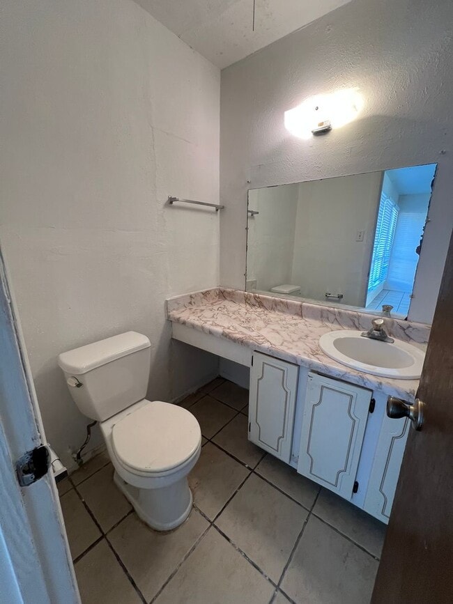Building Photo - Charming 2-Bedroom, 2-Bathroom Condo — Prime Orlando Location!