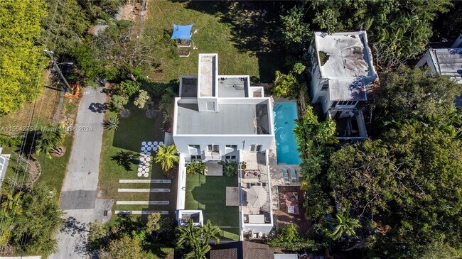 Building Photo - 696 NE 68th St