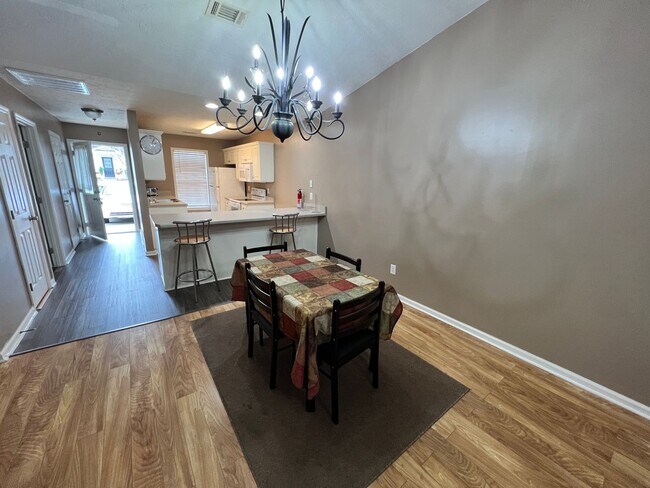 Building Photo - 129 Bennington Ln