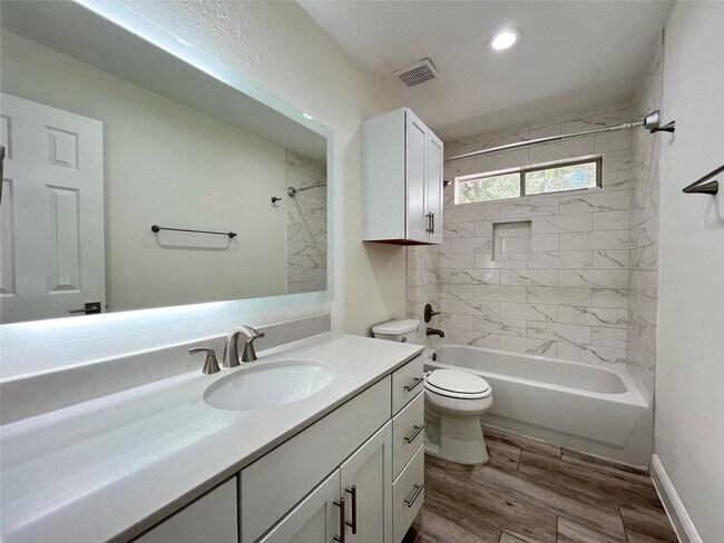 Building Photo - 106 N Rambling Ridge Pl