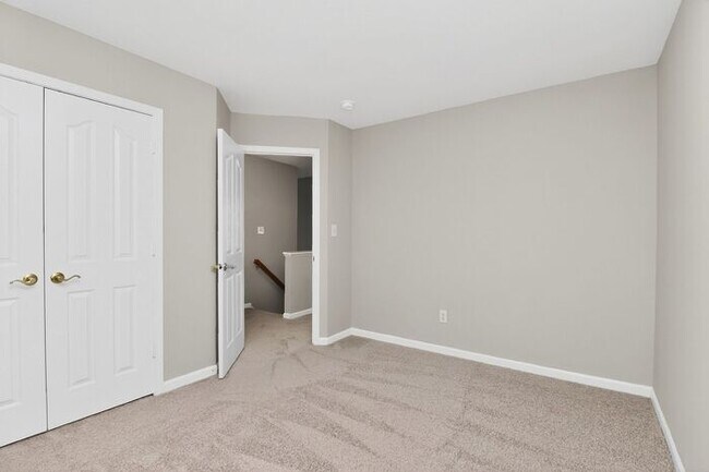Building Photo - Recently Updated 4BD/2.5BA Home in Melbourne Community of Huntersville!