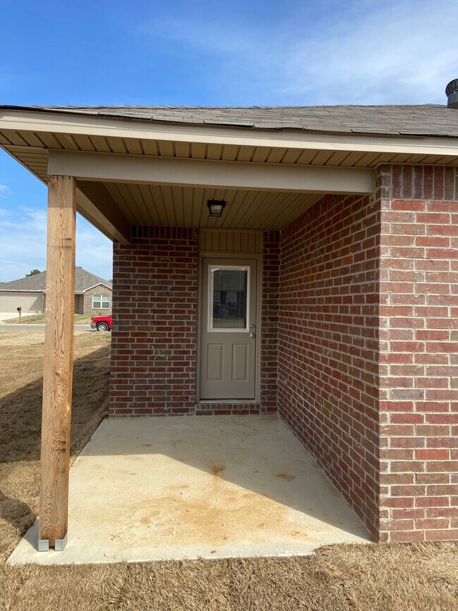 Building Photo - *PreLeasing* Four Bedroom | Two Bath Home in Bridlewood