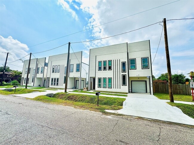 Building Photo - 8132 Penrod St