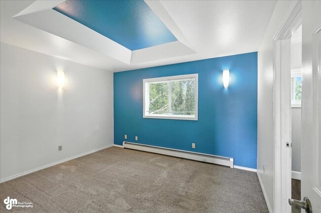 Building Photo - Spacious Palmer Home!