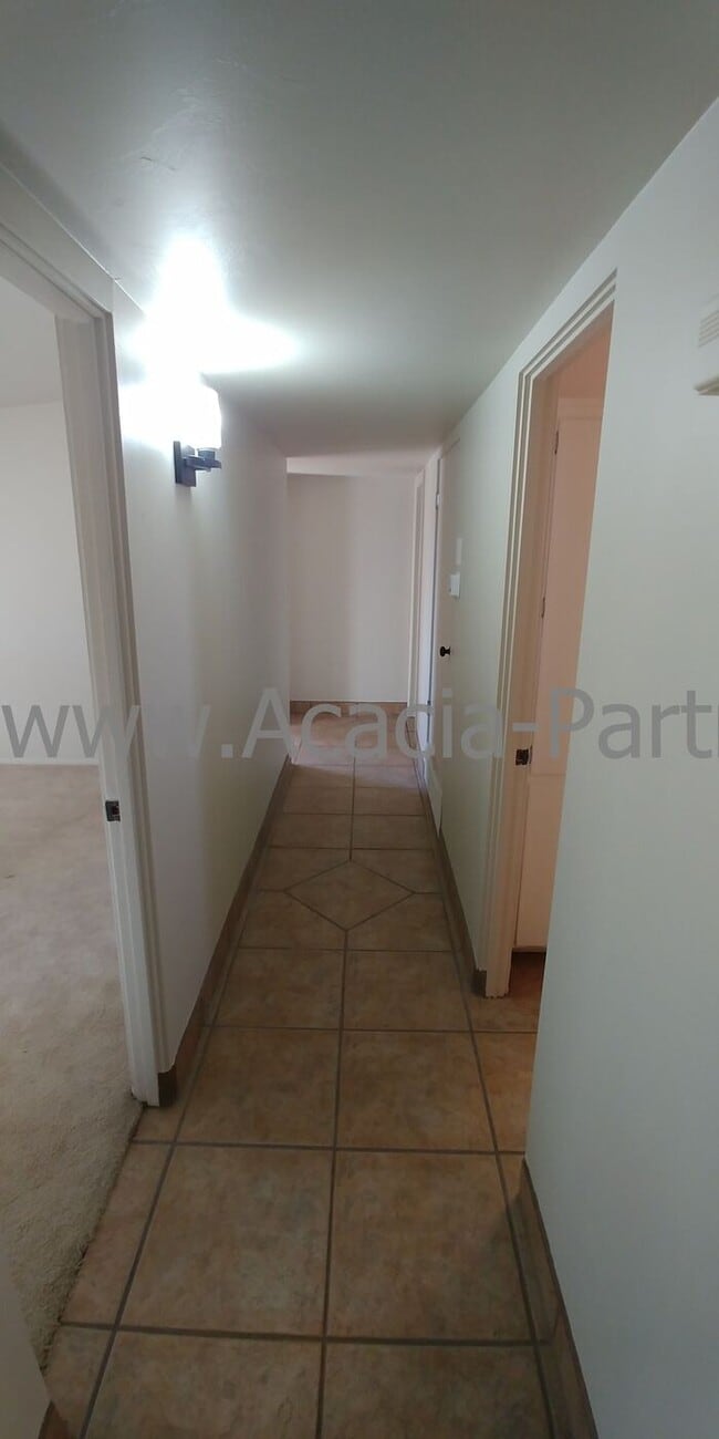 Building Photo - Centrally Located Three Bedroom/Two Bath Home
