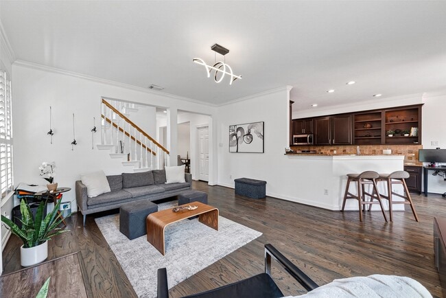 Building Photo - 1015 Enclave Square S
